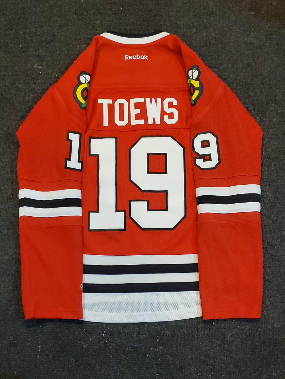 NHL Authentic Reebok Chicago Blackhawks Jonathan Toews Jersey...🏒